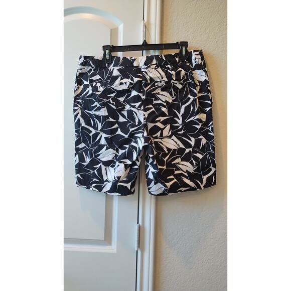 NWT Mario Serrani Italy Comfort Stretch Control non-denim Bermuda Shorts Sz 12 - Picture 4 of 13